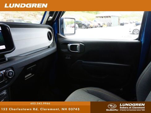 Used 2025 Jeep Wrangler Sport AWD/4WD image 22