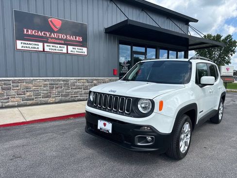 Used 2018 Jeep Renegade Latitude FWD image 1