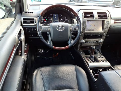 Used 2017 Lexus GX 460 Luxury w/ Sport Design Package AWD/4WD image 9