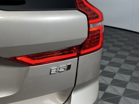 Used 2025 Volvo XC60 B5 Plus image 26