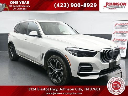 Used 2022 BMW X5 xDrive40i w/ Premium Package AWD/4WD image 1