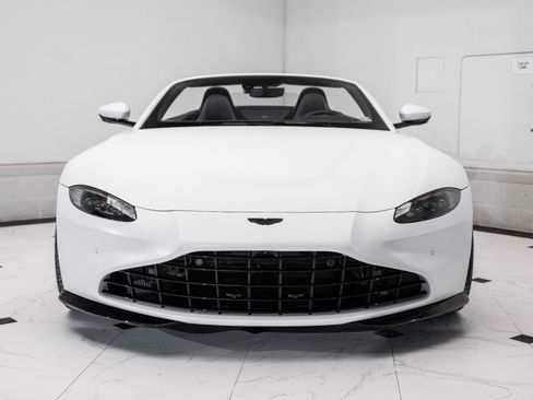 Used 2023 Aston Martin V8 Vantage Roadster image 7