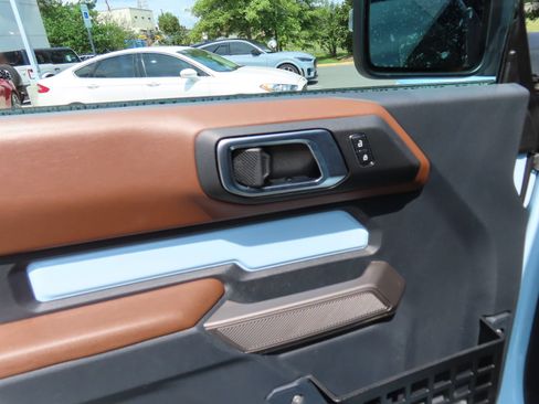 Used 2023 Ford Bronco Heritage Edition AWD/4WD image 17