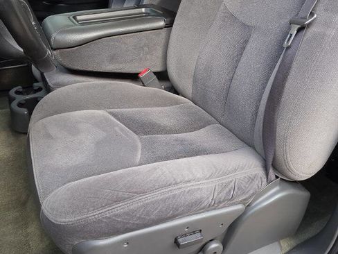 Used 2005 GMC Sierra 2500 SLE image 9