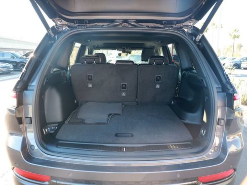 New 2025 Jeep Grand Cherokee Altitude image 31