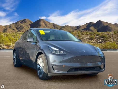 Used 2024 Tesla Model Y Long Range AWD/4WD image 2
