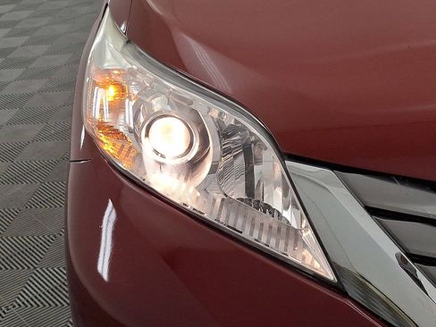 Used 2012 Toyota Sienna XLE w/ XLE Navigation Pkg image 28