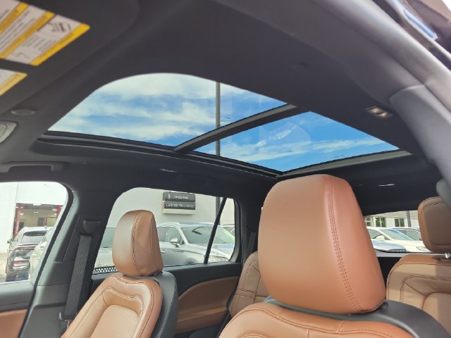 Used 2023 Lincoln Aviator Reserve w/ Elements Package Plus AWD/4WD image 7