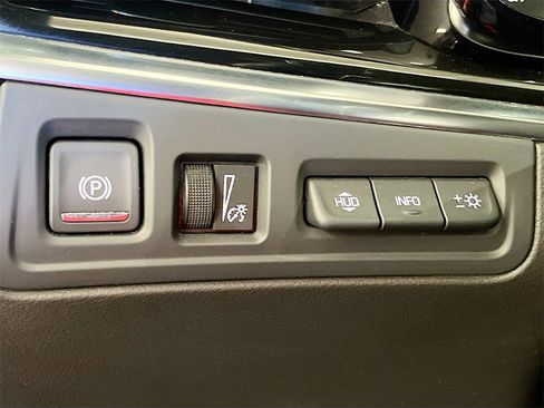 Used 2024 Cadillac XT6 Sport w/ LPO, ONYX Package image 10