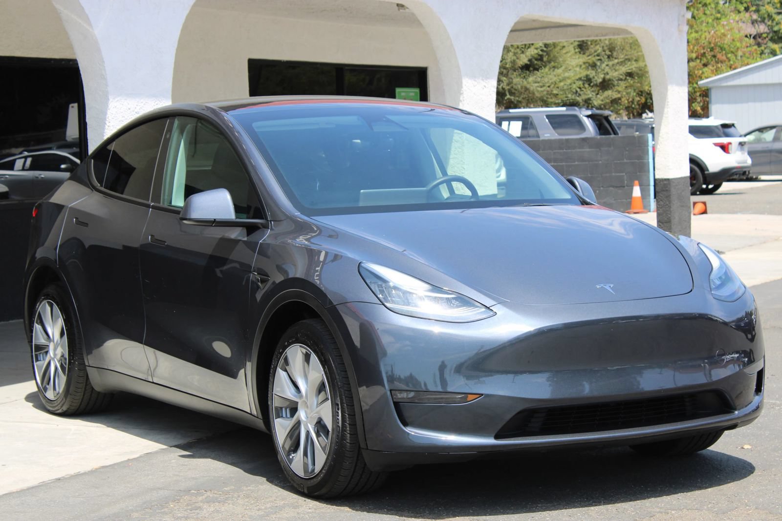 Used 2023 Tesla Model Y Long Range AWD/4WD image 3
