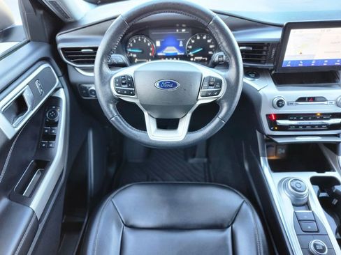 Used 2022 Ford Explorer XLT w/ Equipment Group 202A image 13