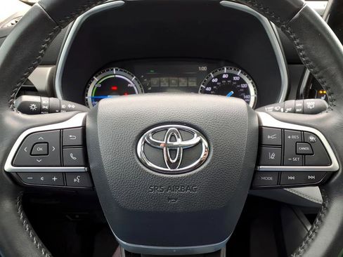 Certified 2022 Toyota Highlander XLE image 24