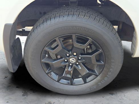 Used 2021 Nissan Frontier SV w/ Midnight Edition Floor Mats RWD image 11