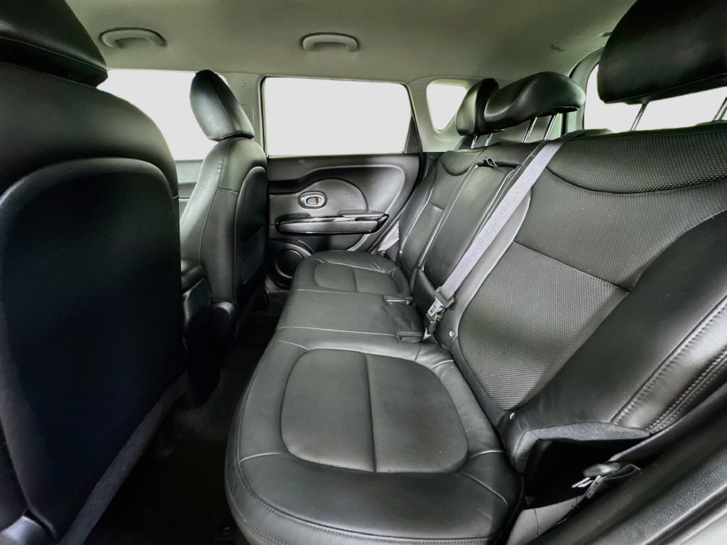 Used 2016 Kia Soul ! FWD image 25