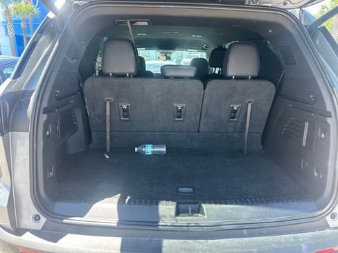 Used 2025 Chevrolet Traverse LT FWD image 35