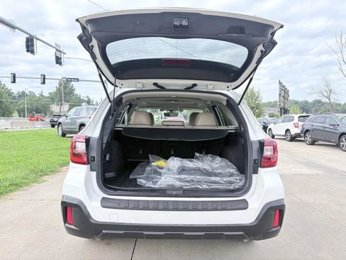 Used 2018 Subaru Outback 3.6R Limited AWD/4WD image 8