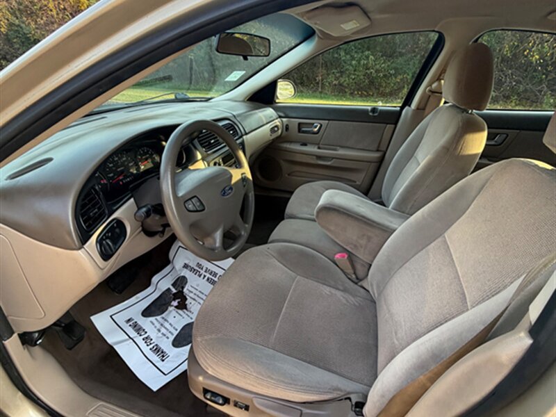 Used 2001 Ford Taurus SE FWD image 17
