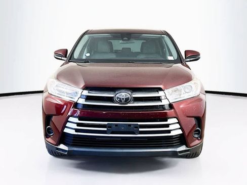 Used 2018 Toyota Highlander LE w/ Carpet Mat Package (TMS) AWD/4WD image 6