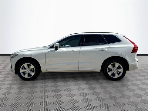 Used 2022 Volvo XC60 B5 Momentum image 9