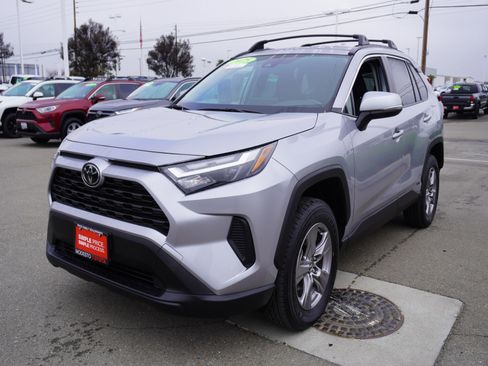Used 2025 Toyota RAV4 LE image 8