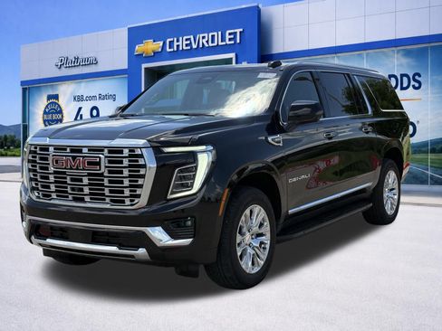 Used 2025 GMC Yukon XL Denali AWD/4WD image 3