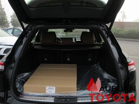 New 2025 Toyota Crown Signia image 4