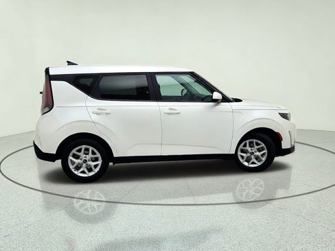 Used 2023 Kia Soul LX w/ Option Group 015 FWD image 7