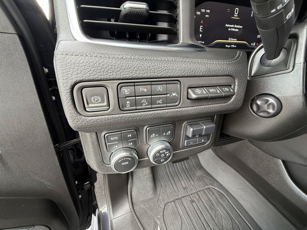 Used 2024 GMC Yukon Denali w/ Advanced Technology Package AWD/4WD image 18