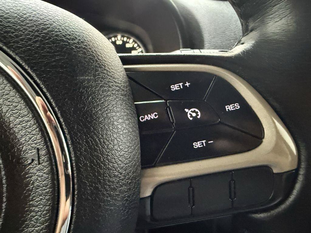 Used 2016 Jeep Renegade 75th Anniversary AWD/4WD image 14