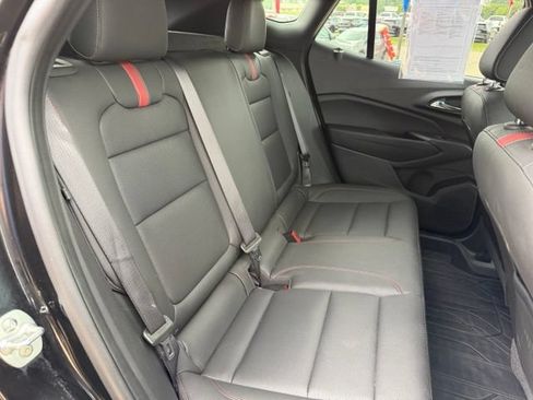 Used 2024 Chevrolet Trax RS w/ Sunroof Package FWD image 19