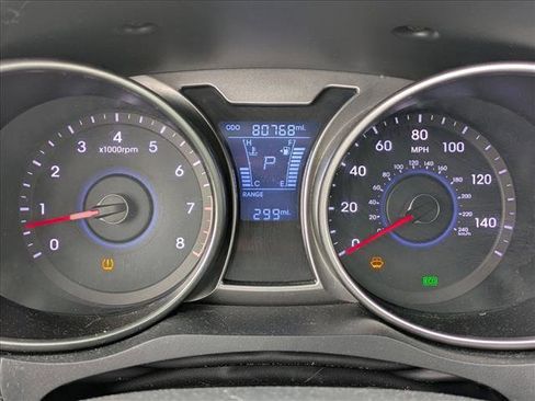 Used 2016 Hyundai Veloster image 9