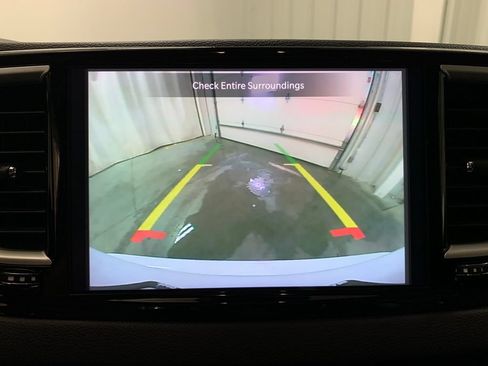 Used 2024 Chrysler Pacifica Touring-L FWD image 31