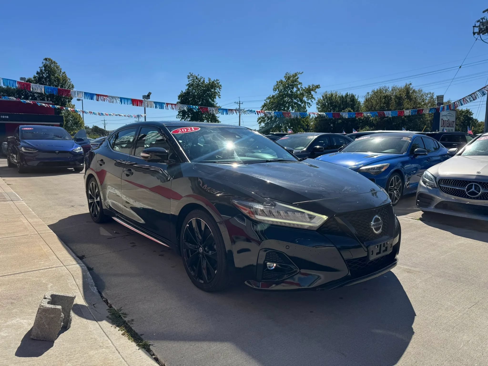 Used 2021 Nissan Maxima SR w/ Sport Mat Group FWD image 3