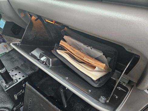 Used 2000 Ford F350 2WD Regular Cab DRW Super Duty image 24