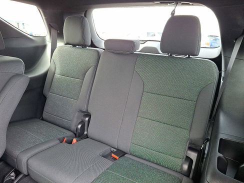 Used 2025 Chevrolet Traverse LT image 11