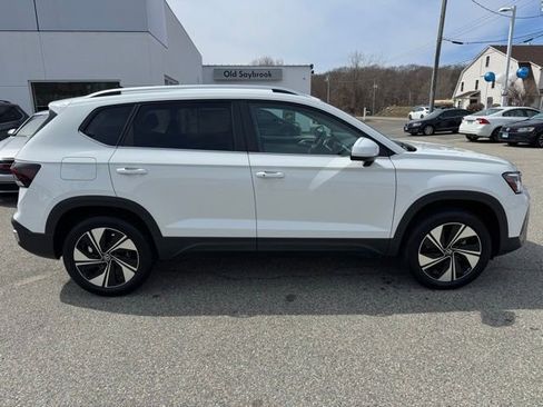 New 2026 Volkswagen Taos SE AWD/4WD image 4