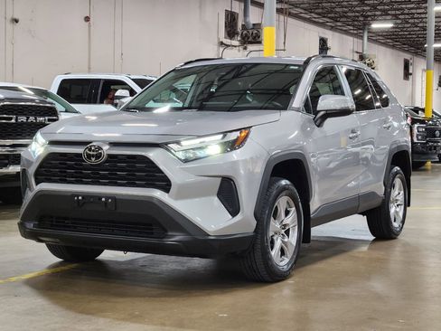 Used 2022 Toyota RAV4 XLE image 4