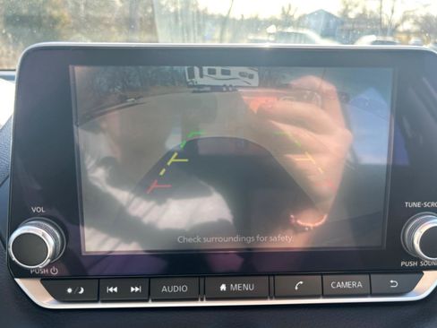 Used 2022 Nissan Sentra SV FWD image 14