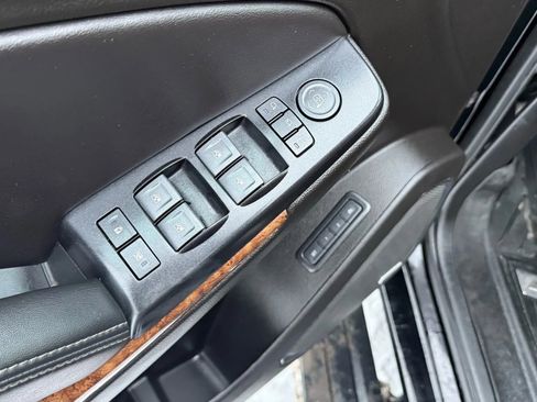 Used 2020 Chevrolet Suburban Premier w/ Premier Plus Edition image 12