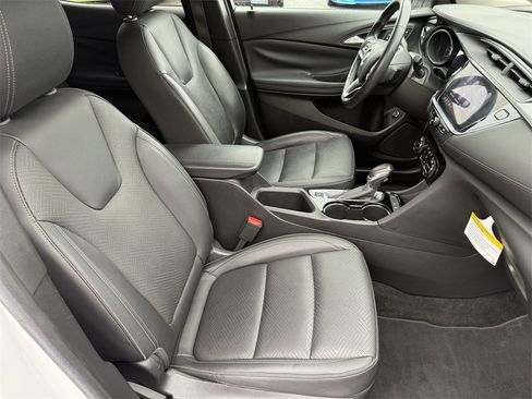 Used 2022 Buick Encore GX Essence w/ Experience Buick Package image 41