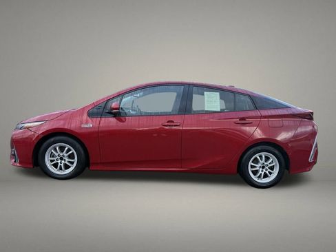 Used 2020 Toyota Prius Prime LE image 2