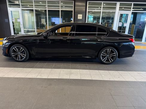 Used 2021 BMW 750i xDrive w/ Autobahn Package AWD/4WD image 18