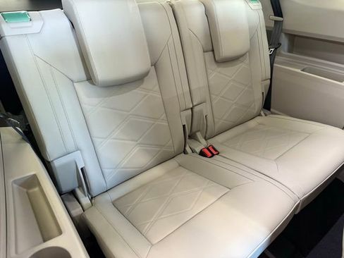 New 2025 Volkswagen Atlas SE image 23