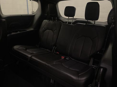 Used 2025 Chrysler Pacifica Select w/ Uconnect Theater Family Group AWD/4WD image 30