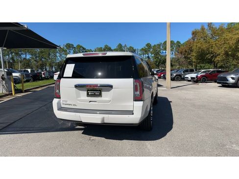 Used 2020 GMC Yukon XL Denali w/ Denali Premium Package AWD/4WD image 8