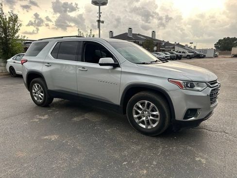 Used 2021 Chevrolet Traverse LT AWD/4WD image 16
