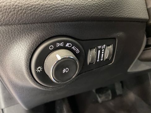 Used 2019 Jeep Compass Limited image 18