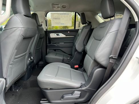 Used 2026 Ford Explorer Active w/ Active Comfort Package image 5