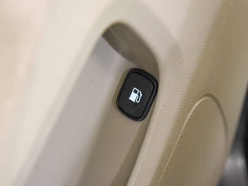 Used 2014 Chevrolet Volt Premium w/ Premium Trim Package image 16