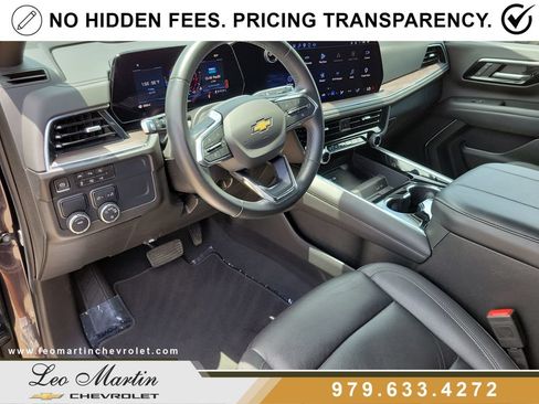 Used 2025 Chevrolet Suburban LT RWD image 17